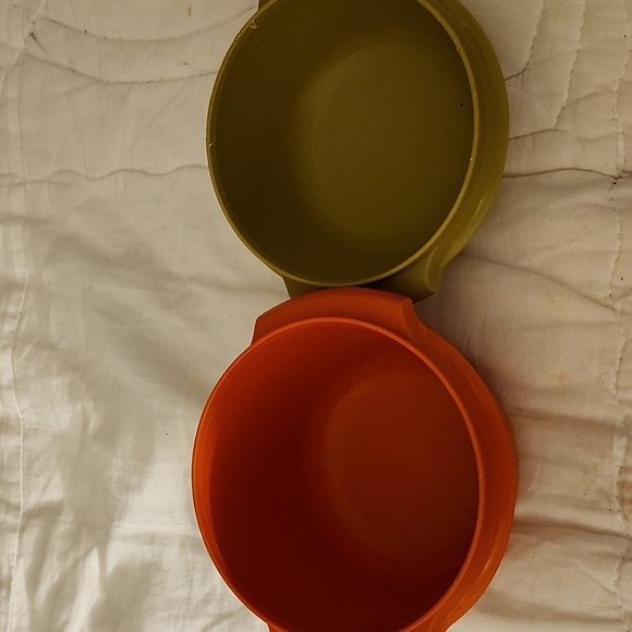 TUPPERWARE Vintage Bowls Without Lids, Orange Bigger than Green, EUC - Picture 2 of 4